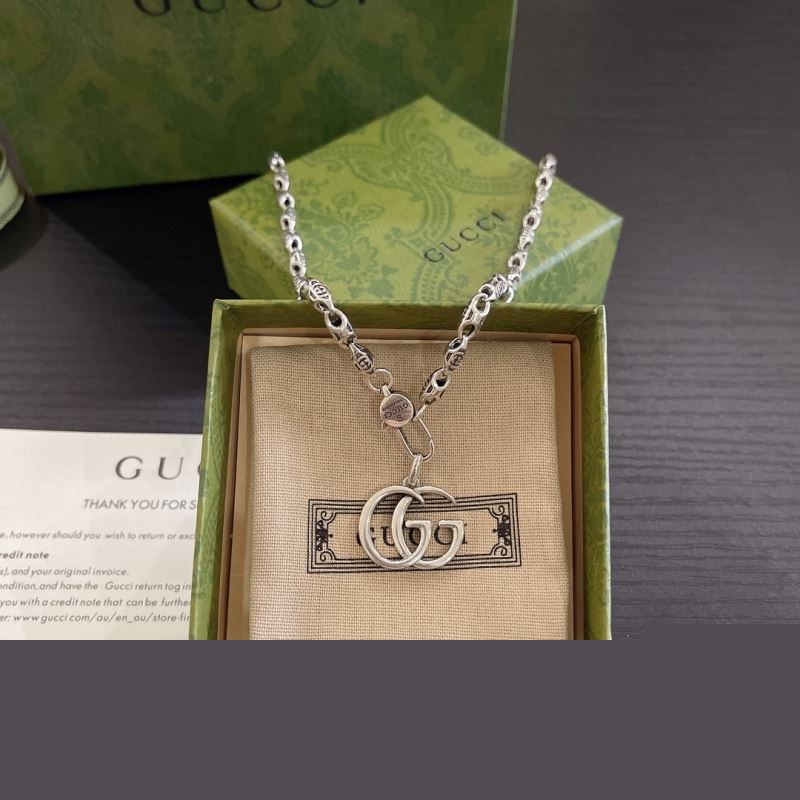 G*u*i necklaces